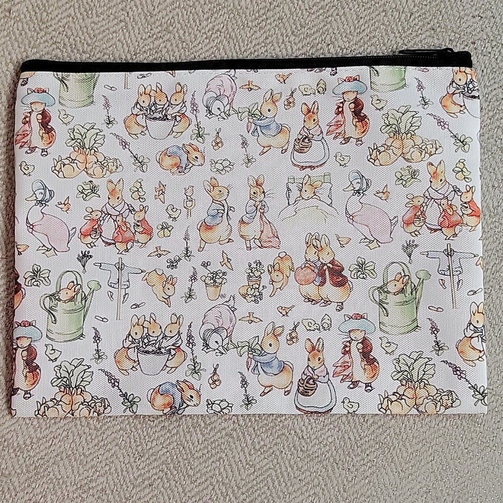 🔥LAST ONE🔥 PETER RABBIT ZIPPERED POUCH